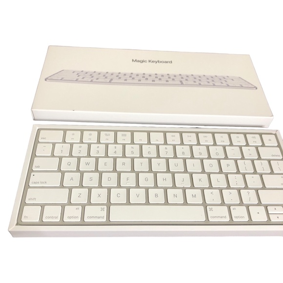 APPLE Wireless Magic Keyboard NO CABLE ***SELLING AS IS*** - Picture 11 of 14